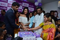 Priya Sree launches Naturals Salon at Mehdipatnam